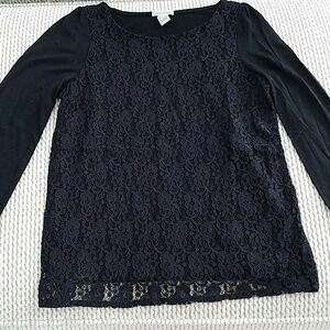 Very pretty soft top with crocheted pattern on too